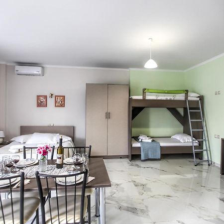Del Sol #1 Meteora Luxurious Family Suites Kalampáka Ngoại thất bức ảnh