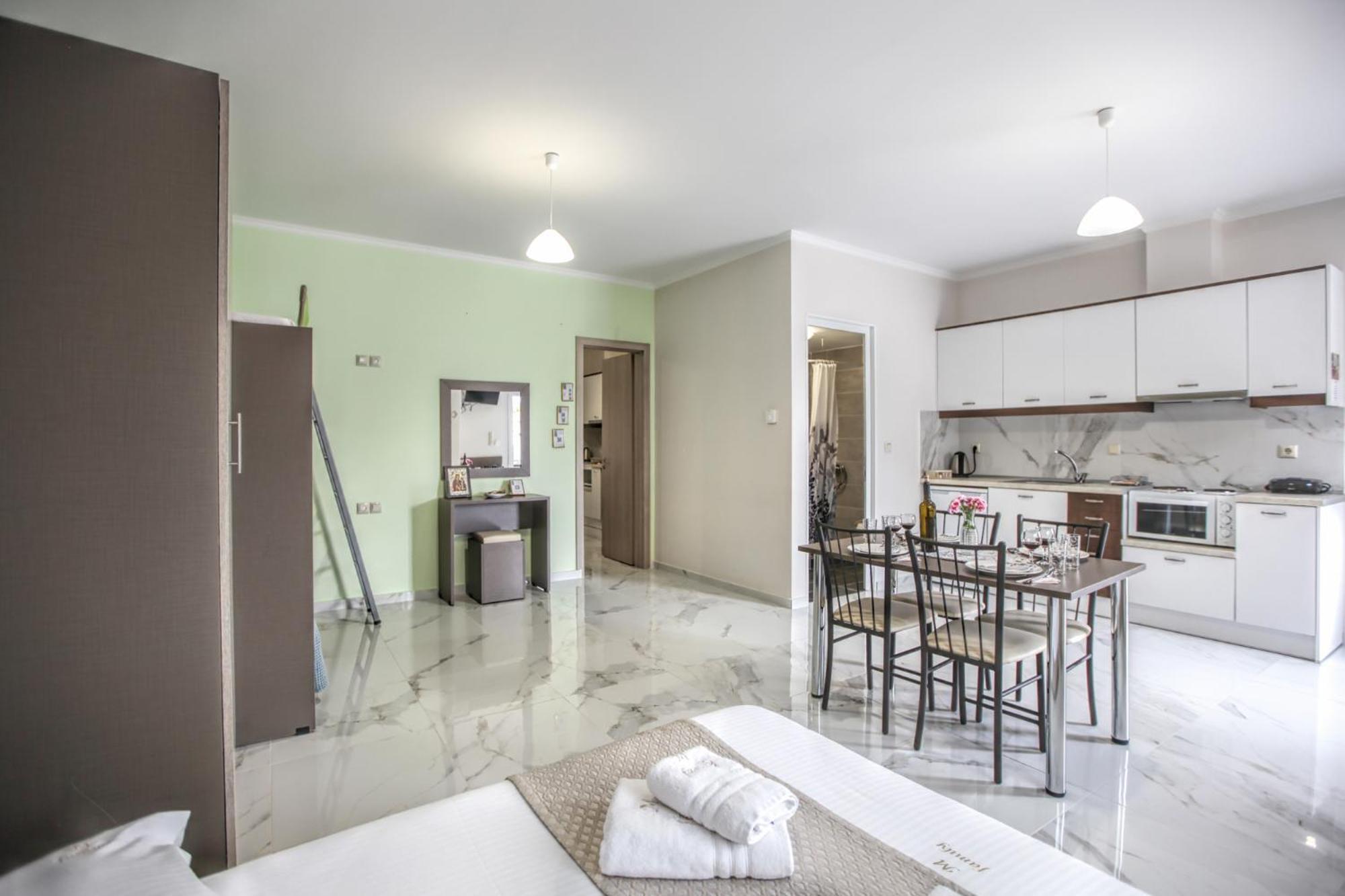 Del Sol #1 Meteora Luxurious Family Suites Kalampáka Ngoại thất bức ảnh