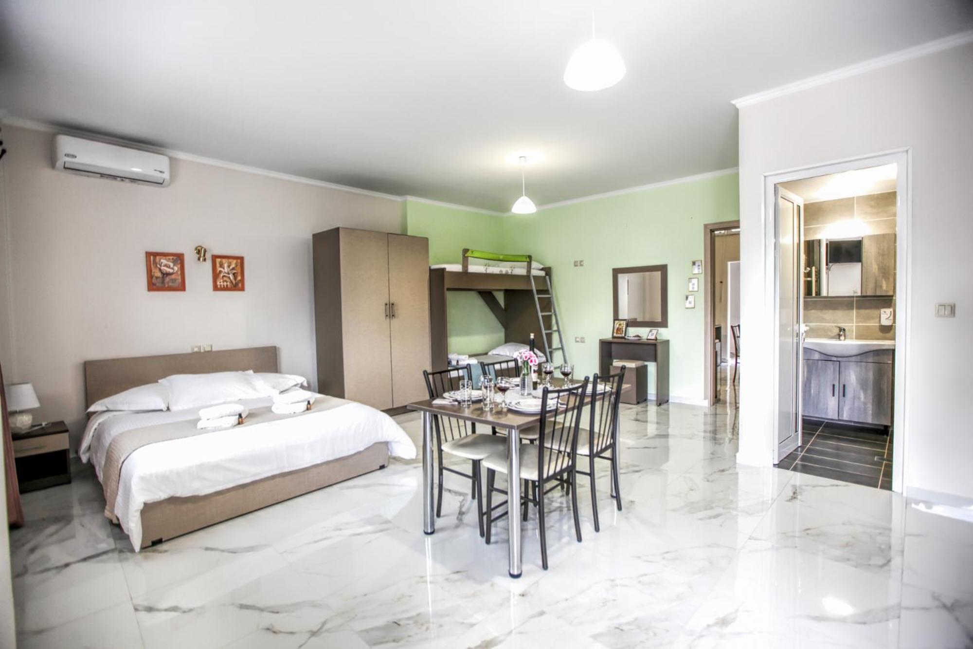 Del Sol #1 Meteora Luxurious Family Suites Kalampáka Ngoại thất bức ảnh