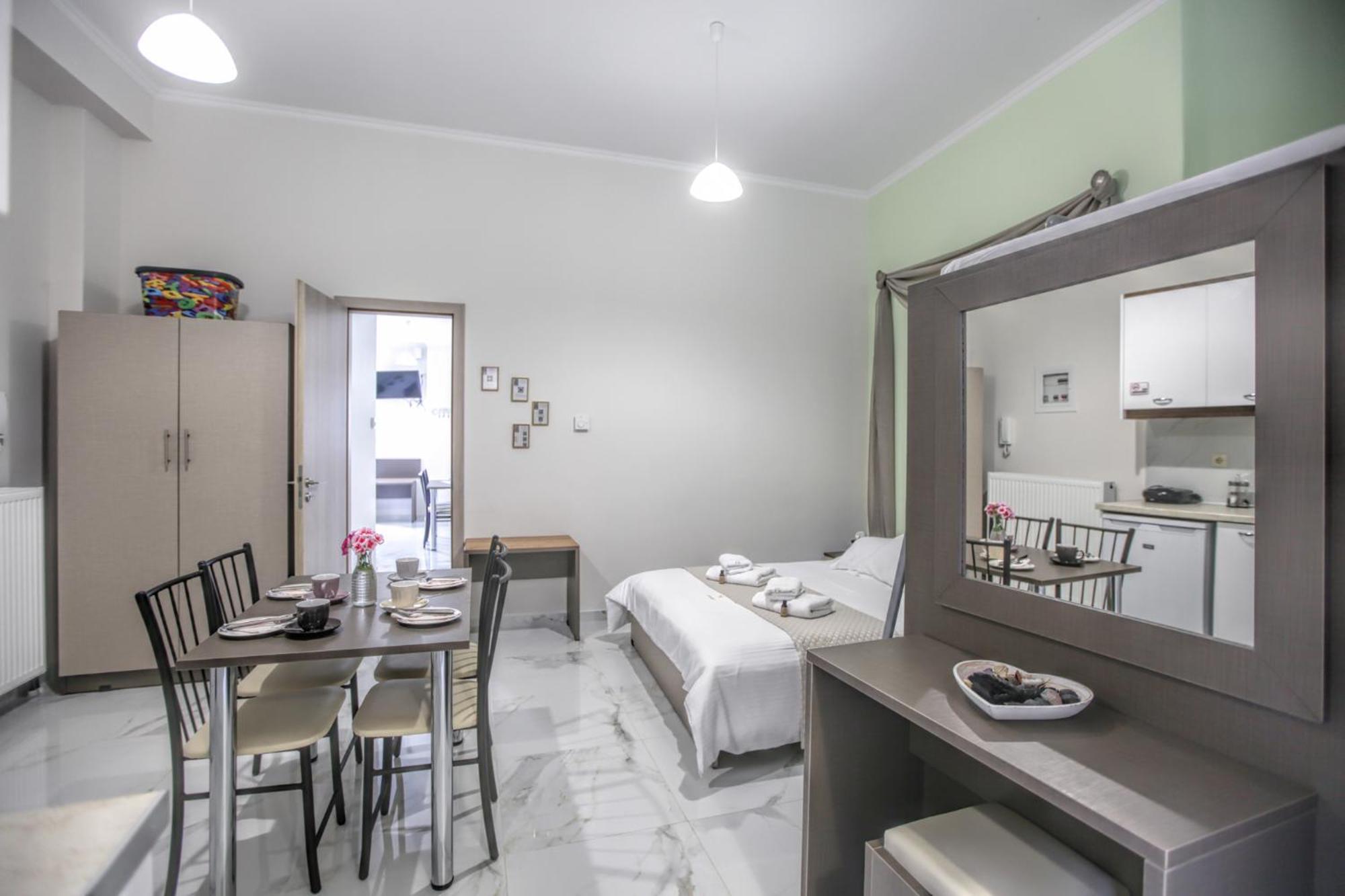 Del Sol #1 Meteora Luxurious Family Suites Kalampáka Ngoại thất bức ảnh