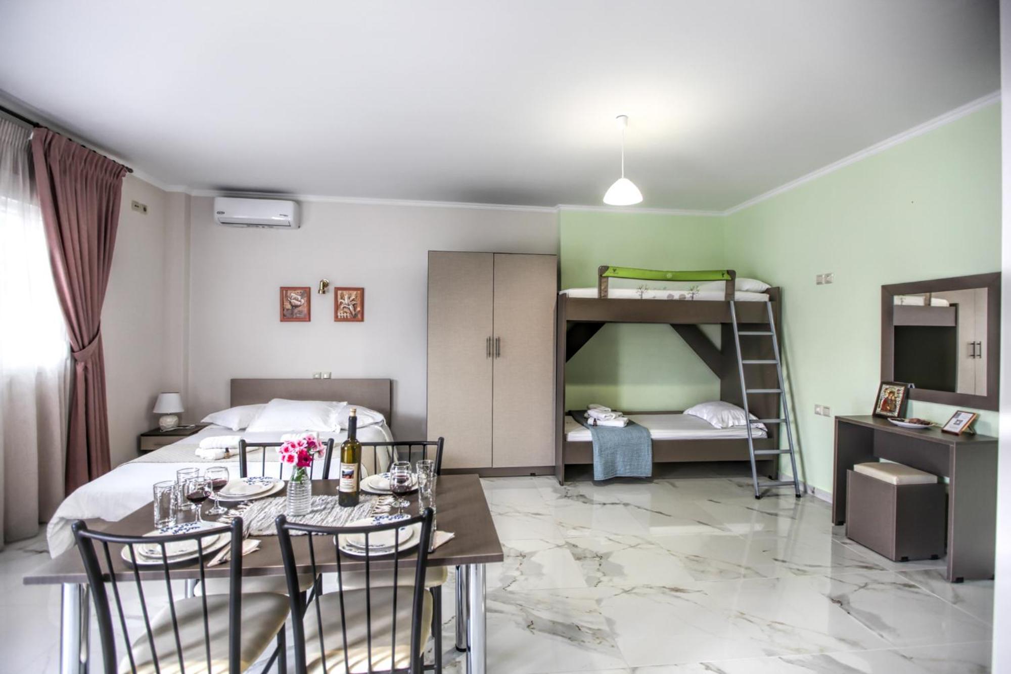 Del Sol #1 Meteora Luxurious Family Suites Kalampáka Ngoại thất bức ảnh
