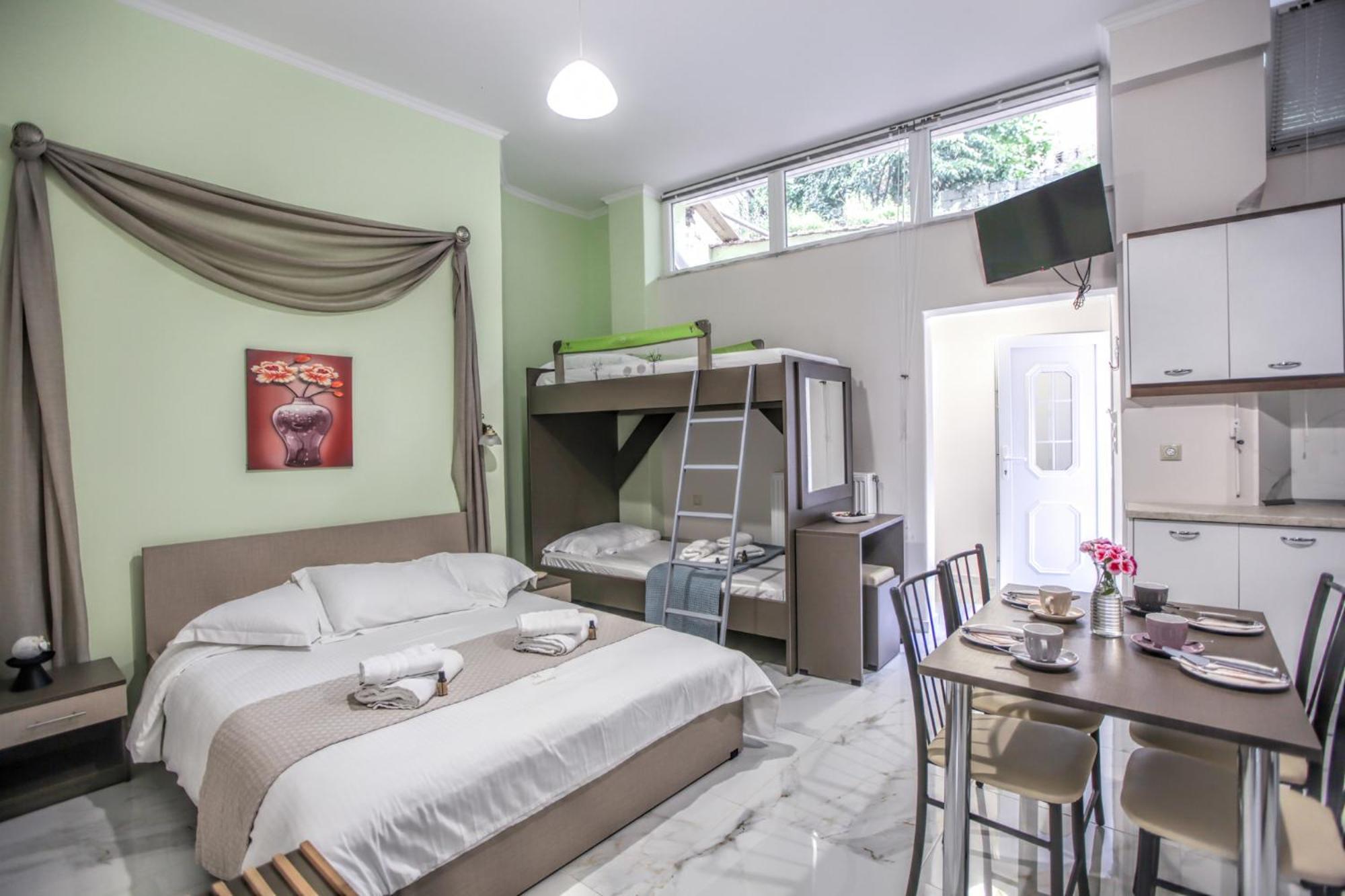 Del Sol #1 Meteora Luxurious Family Suites Kalampáka Ngoại thất bức ảnh